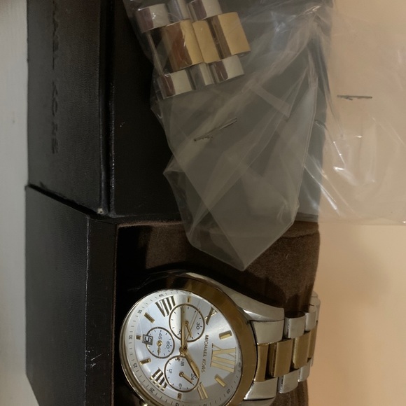 Michael Kors Watch - Picture 7 of 10